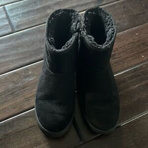 Black suede cat and jack boots. Size 4 fur lined